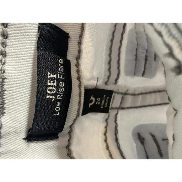 NWT True Religion Joey Low Rise Flare Big T Flap Jeans Size 24 White 31” Inseam - Picture 6 of 10